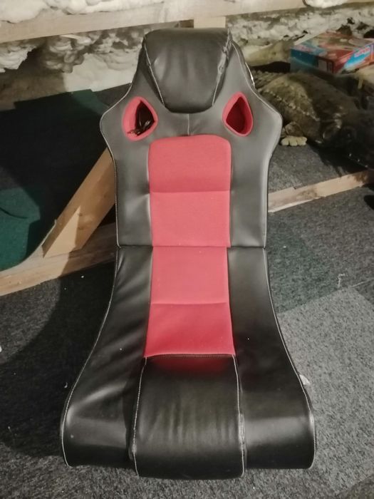 Scaun gaming balansoar cu boxe