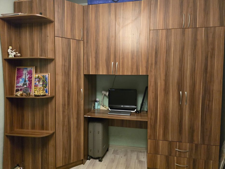 Продам шкаф угловой