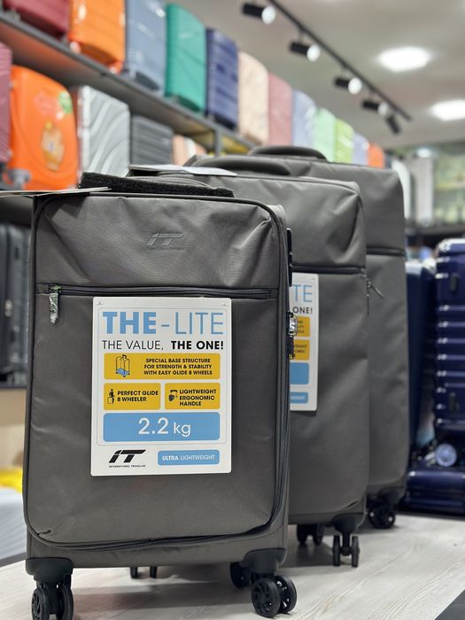 Супер легкие чемоданы IT chamadon