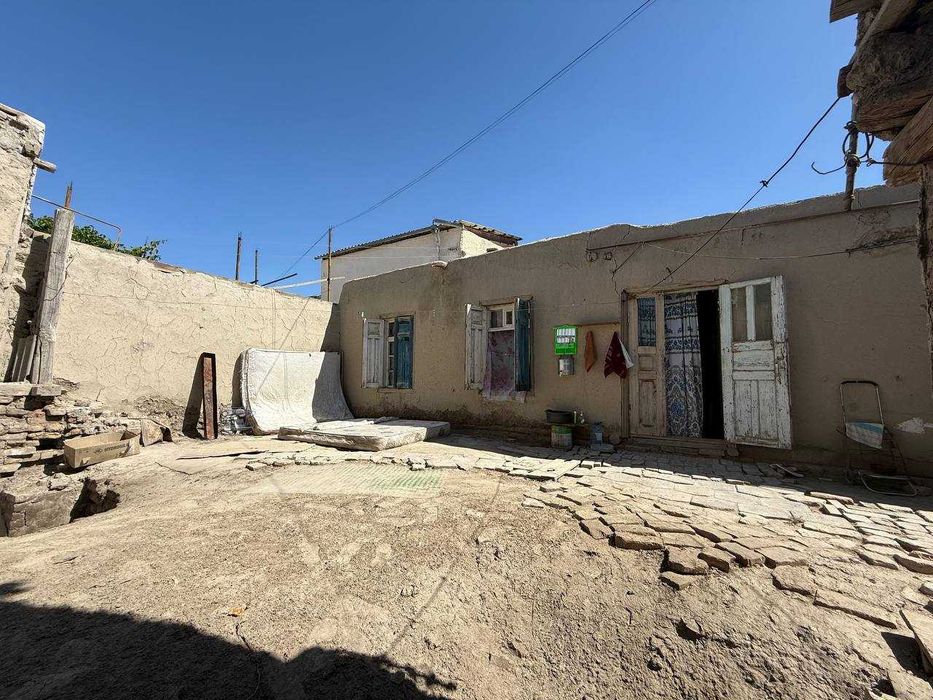 Tayyor 1.8 sotiqli hovli sotiladi.