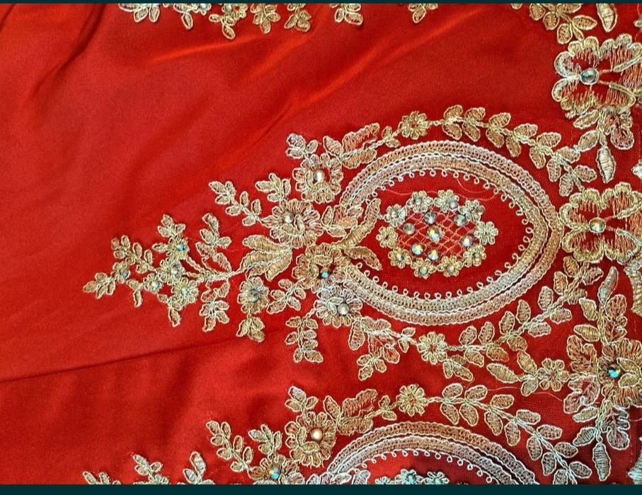 Вечернее женское платье (для мероприятий)