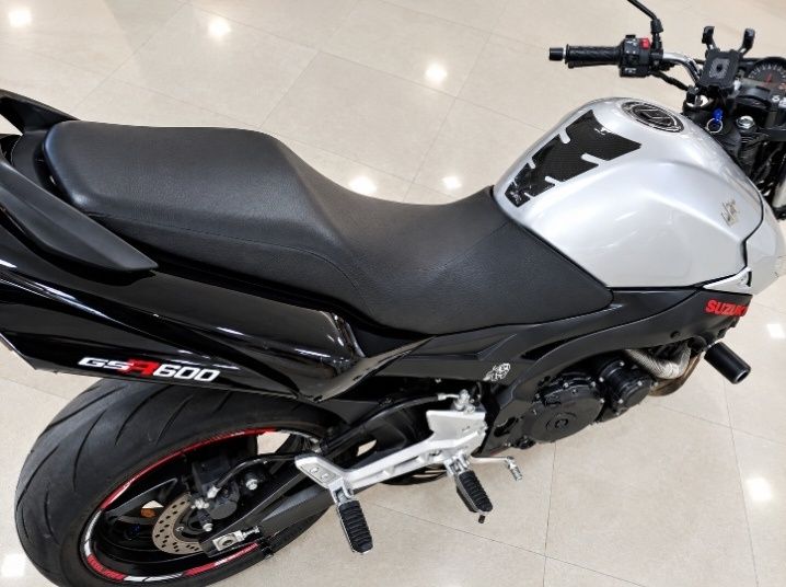 Suzuki gsr600 gsr 600