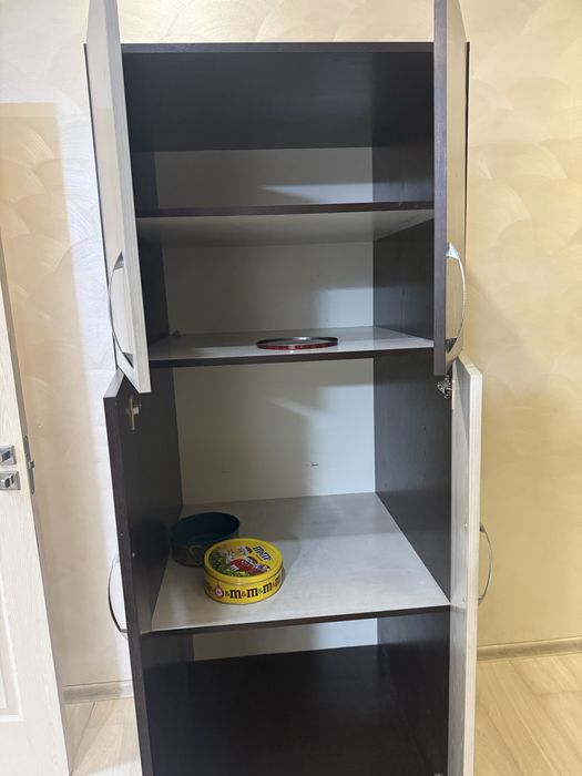 Шкаф черно-белый