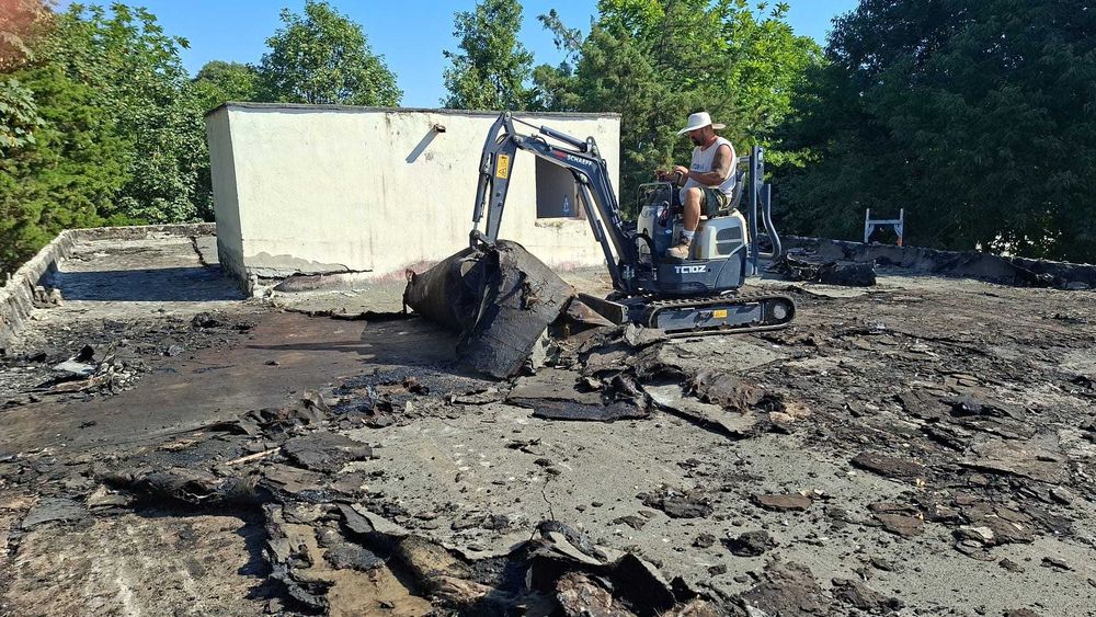 Inchiriez Miniexcavator