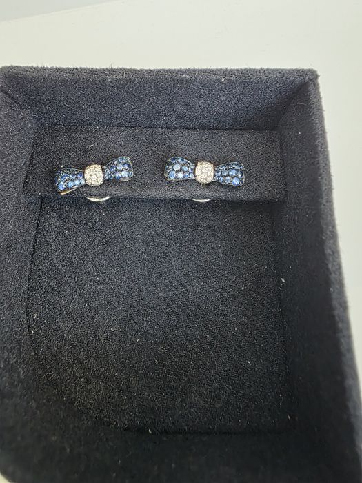 Cercei din aur alb 18K cu safire naturale și diamante