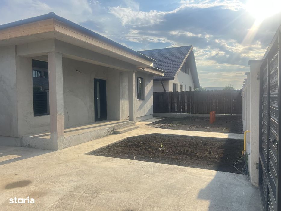 Casă de vânzare, 3 camere, teren 450 mp