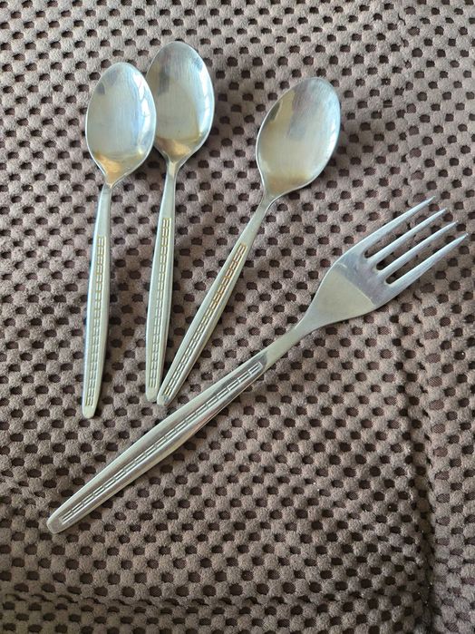 Прибори за хранене, вилици , лъжици и ножове