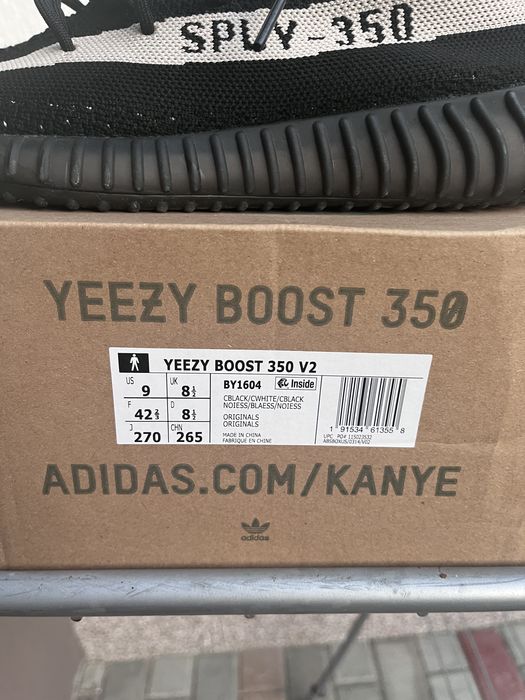 Yeezy 350 v2 oreo black and white