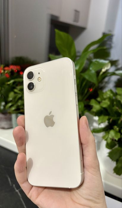 iPhone 12 White, 128GB, in stare foarte bună.