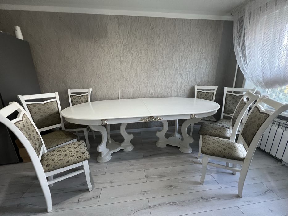 Продам стол и стулья