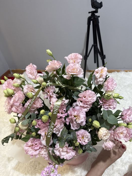 От Arena flowers композится свежый букет
