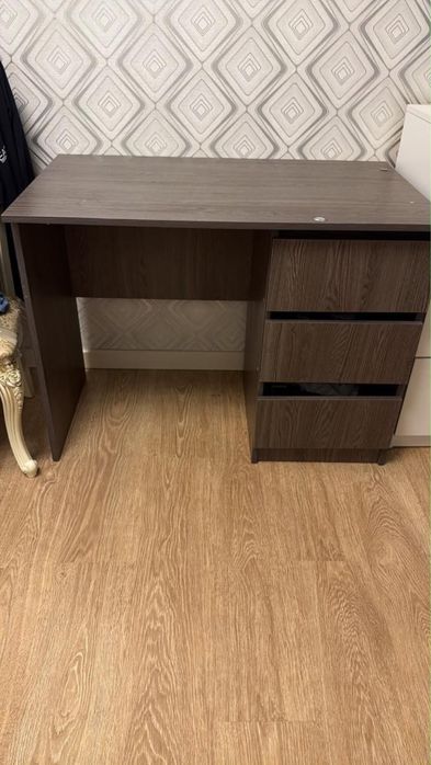Срочно продам диван, камод, рабочий стол