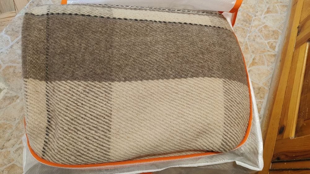 Родопско одеало! Три  вида разцветка,като белите са нови,неизползвани