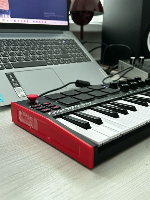 Миди клавиатура.