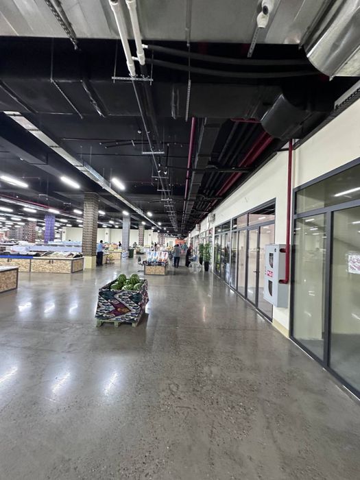 Magazin Stroymart Ibn Sino savdo markazida