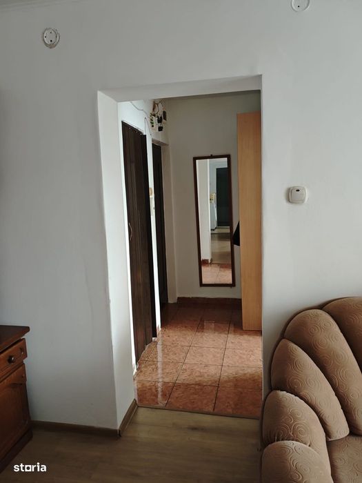 închiriez ap 2 camere Podgoria et 2