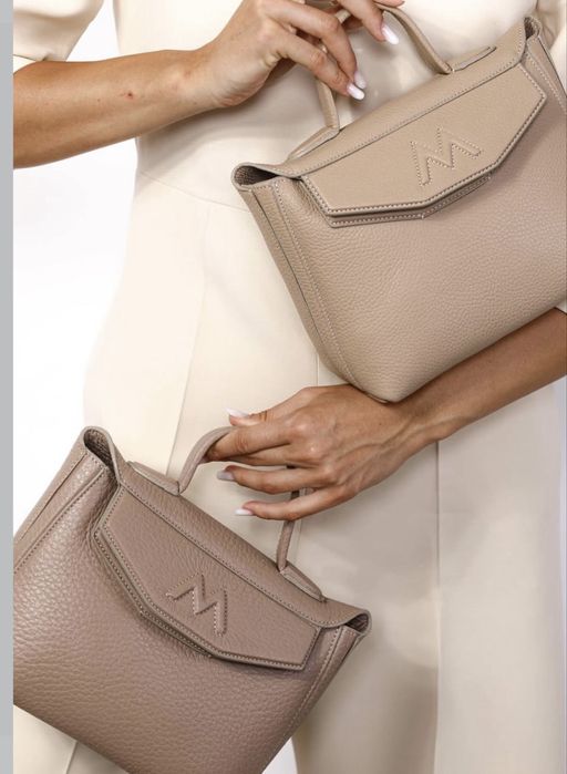 Caut Monday mini-Laura Maxim