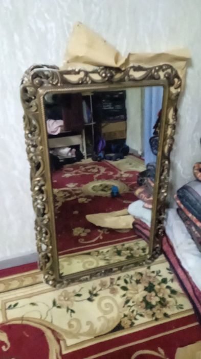 Продается посуды ,зеркала , канистры .