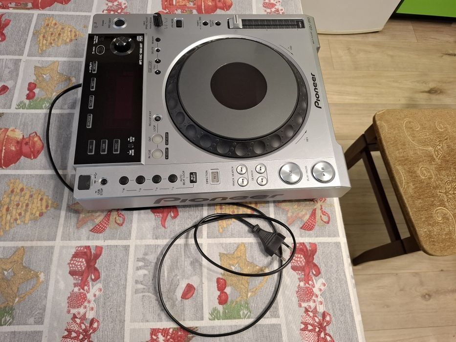 Pioneer CDJ 850 player