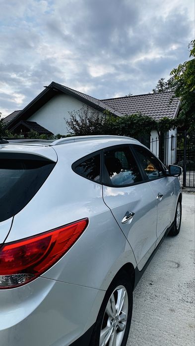 Hyundai ix35 Blue Drive 1.6 benzină | 2012 | 176.000 km | Panoramic | Cameră marșarier
