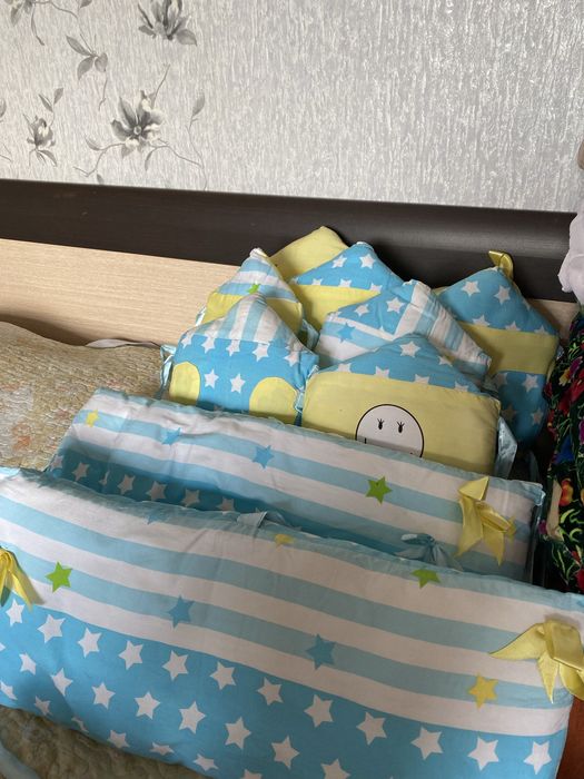 Детская кровать с бордиками