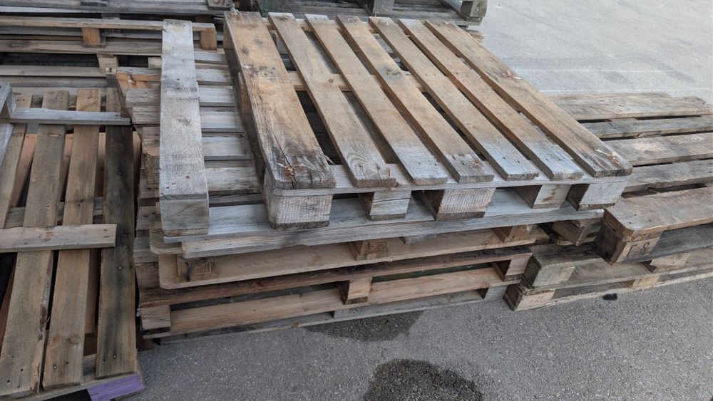 Палета и дървесина от индустриални опаковки