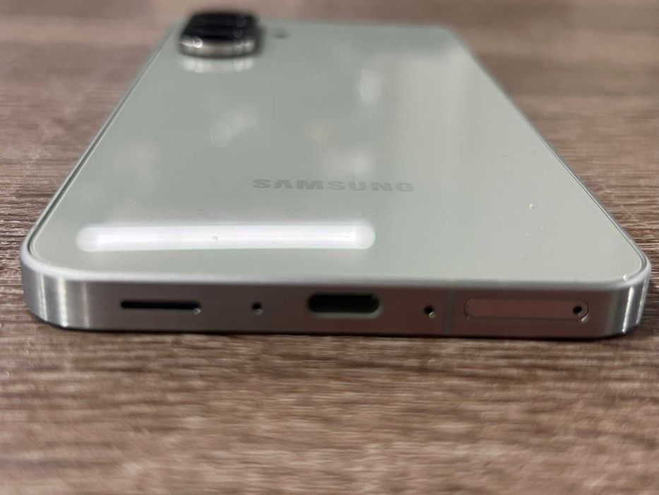 Samsung A56 5g перфектен