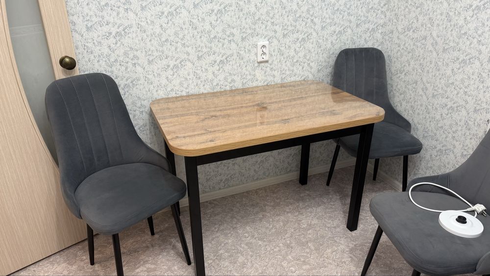 Продам кухонный стол