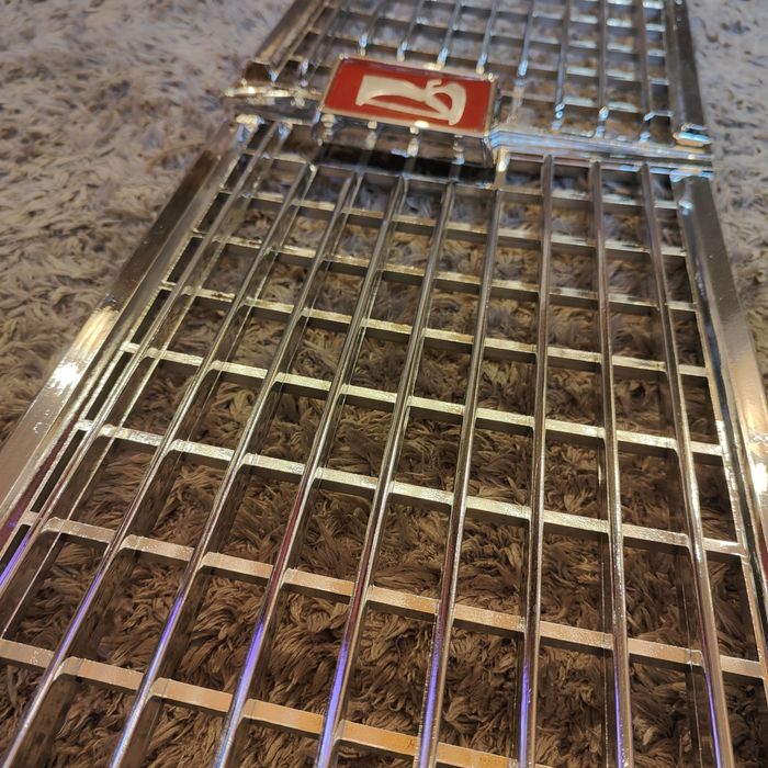 Решетка радиатора ваз 2106 хромированная.