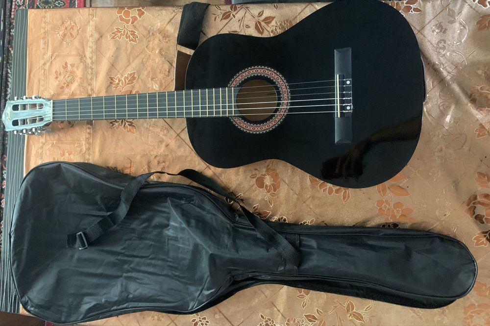 Gitara Kabat srochna sotiladi!