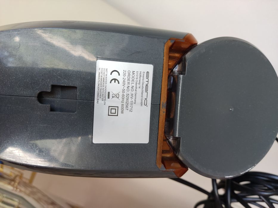 Aspirator vertical Emerio cu fir