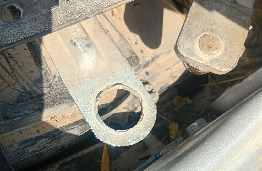 Шарнир дворника Audi Q7