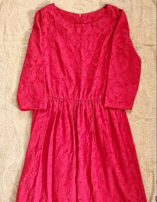 Красное и удобное платье