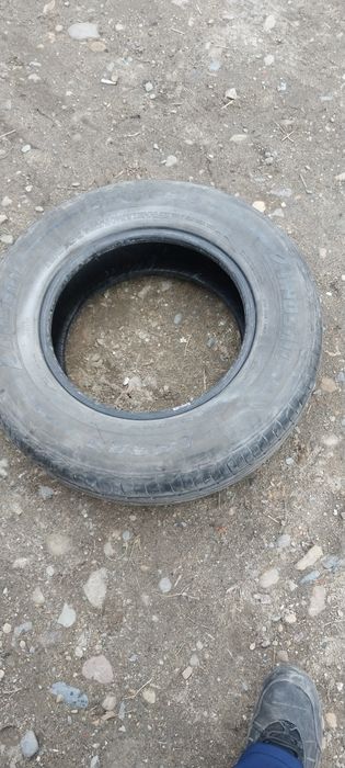 Автошина на автомобиль