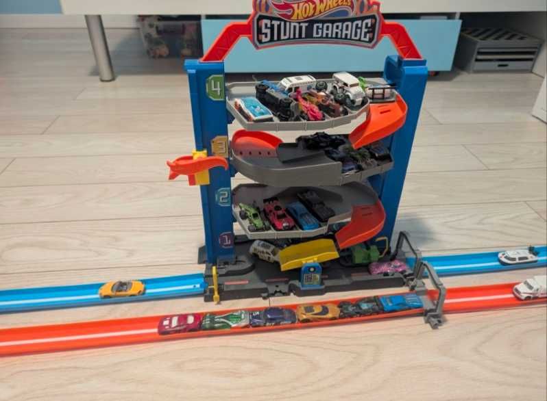Colectie Hot Wheels originala 3 Circuite + 40 masinute