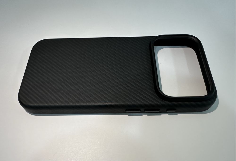 Pitaka Aramid UltraGuard case for 17 pro max