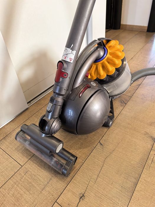 Aspirator Dyson Ball Allergy cu perie rotativa actionata de pe maner