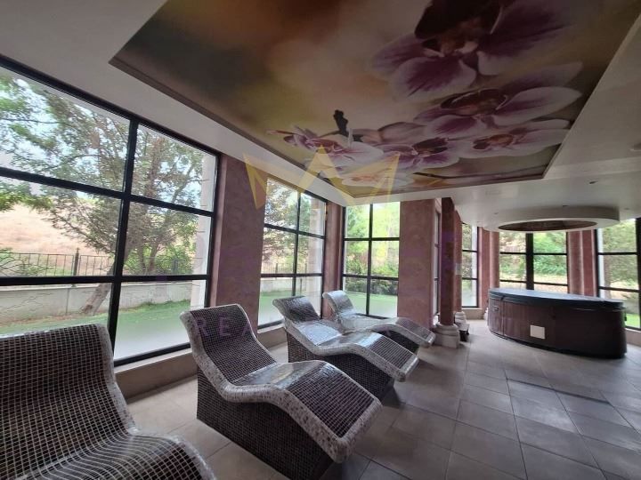 Продава се Двустаен апартамент в Несебър - 63 кв.м за 1786 €/кв.м - Снимка #8