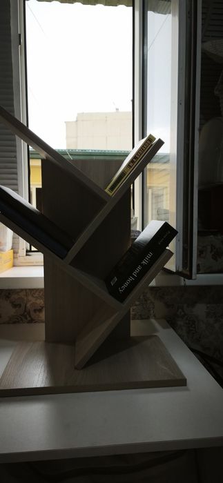 Стильная книжная полка «Дерево знаний»
Продается оригинальная напольна