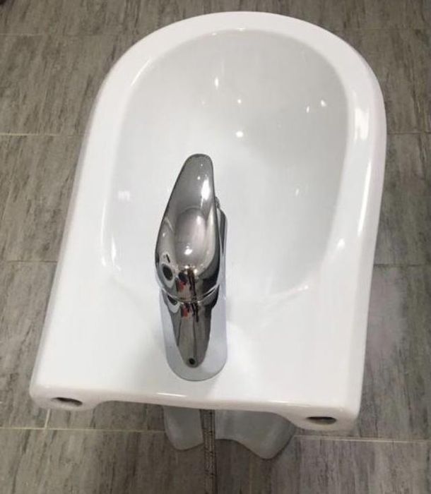 Фарфоровый Биде в отличном состояний