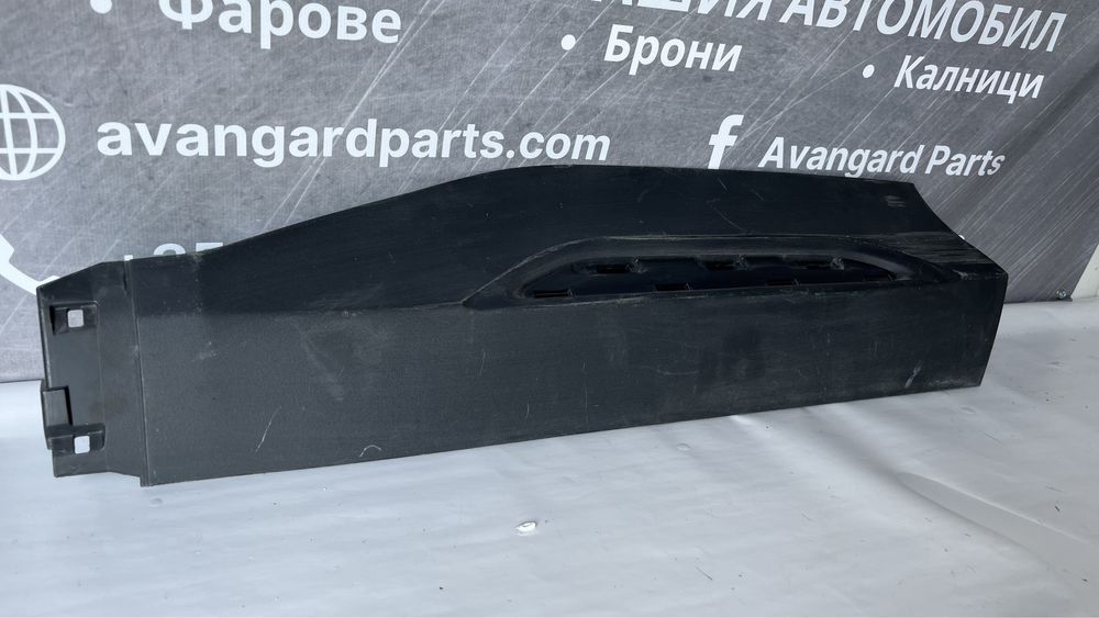 Праг на задна дясна врата Toyota Yaris Cross