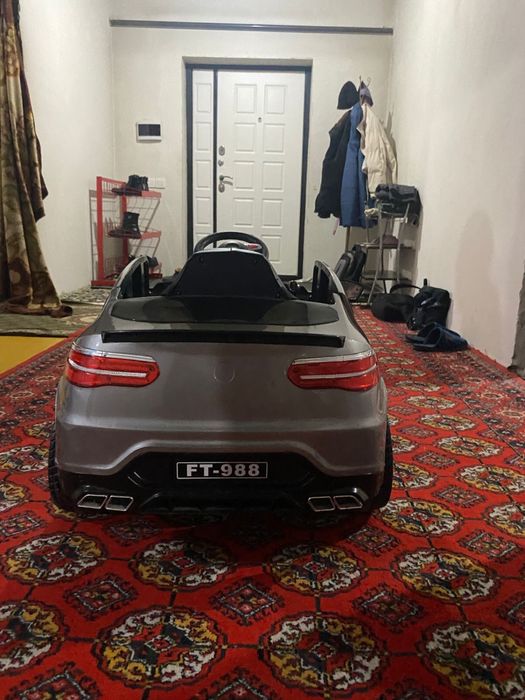 продается детская машина электромобиль