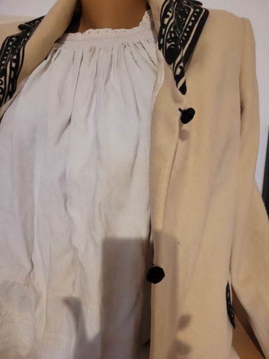 Palton/ suman tradițional brodat