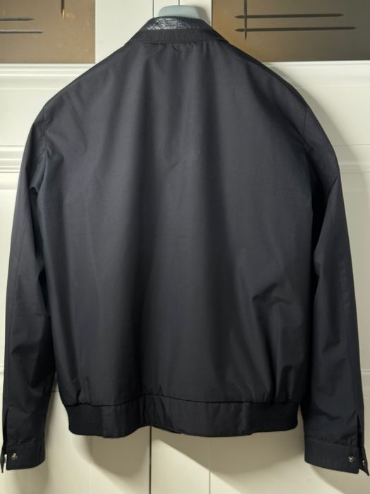 Тёмно-синия ветровка