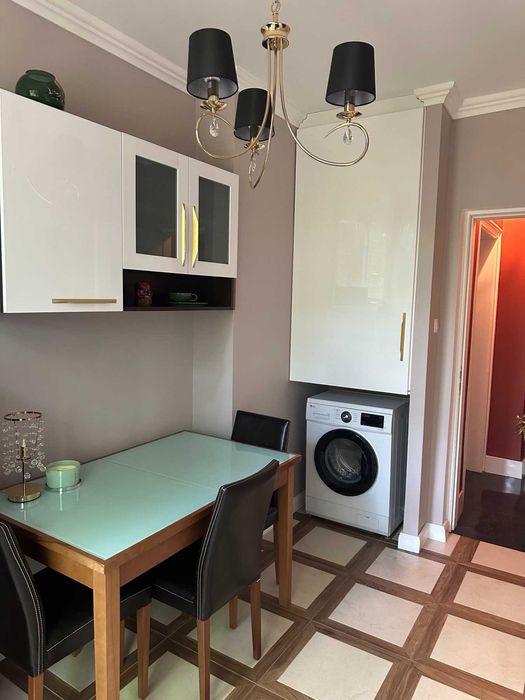 Дава се под наем Тристаен апартамент в София, Център - 100 кв.м за 847.62 € - Снимка #2