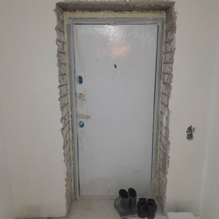 Продам входную новую дверь