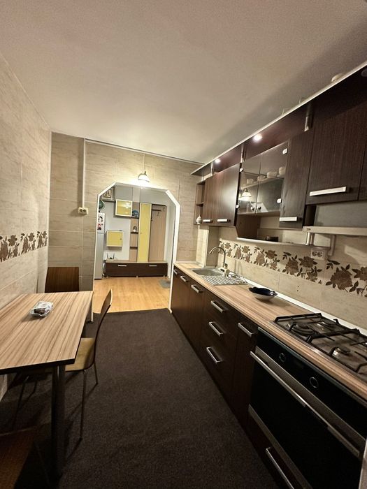 Vând apartament 3 camere zona HCC