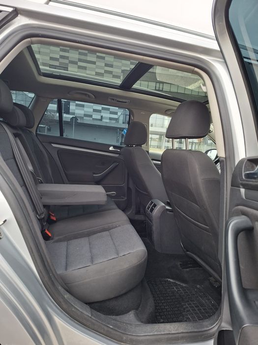 Vând VOLKSWAGEN Golf 6 model STYLE