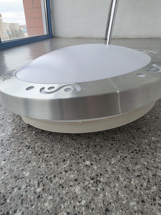 Продам светильник потолочный