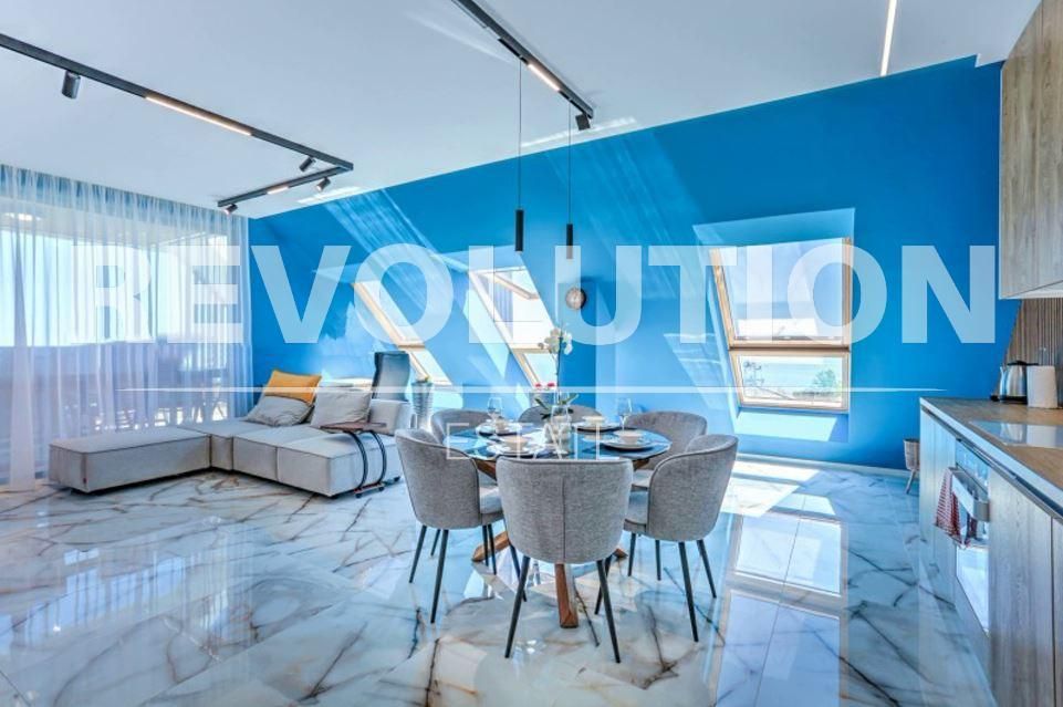 Дава се под наем Четиристаен апартамент в Варна, Галата - 207 кв.м за 2194.02 € - Снимка #1